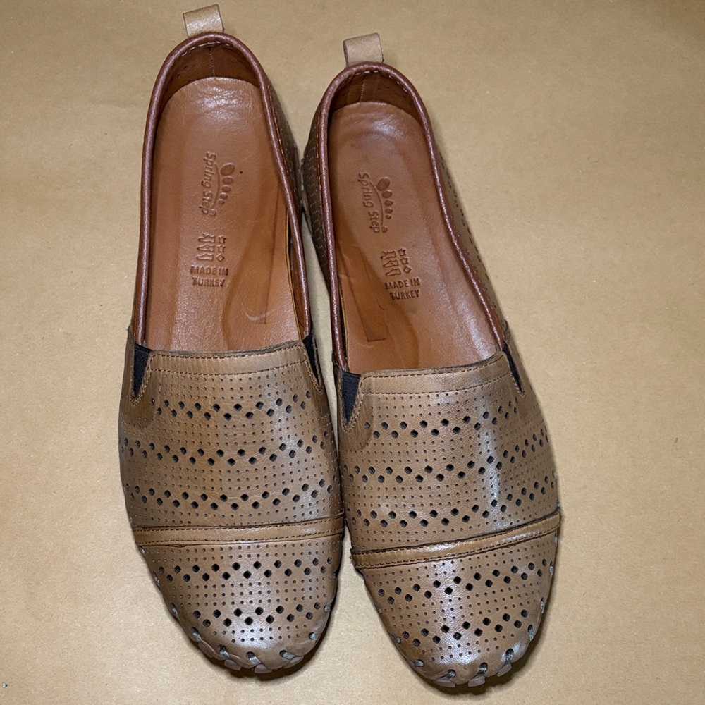 Spring Step leather perforated loafers NEW size 8.5